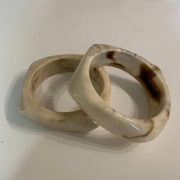 Blocky Cream Caramel Lucite Bangle Bracelets - Set of 2 NWOT - Picture 4 of 4